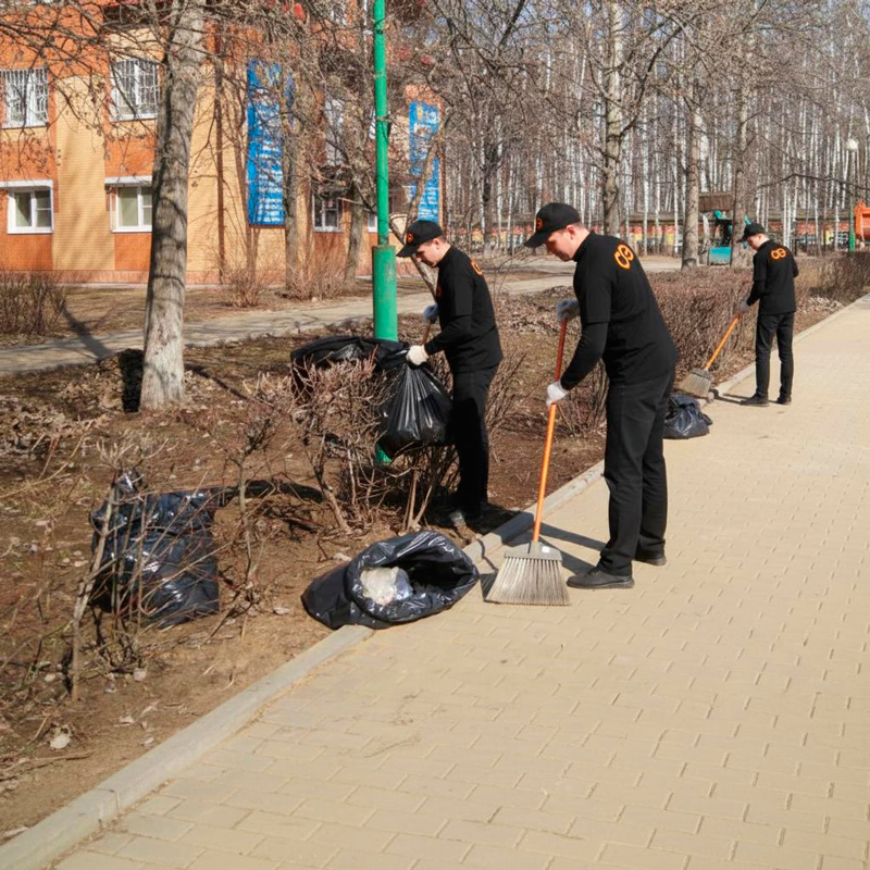 Уборка листьев в Жирновске